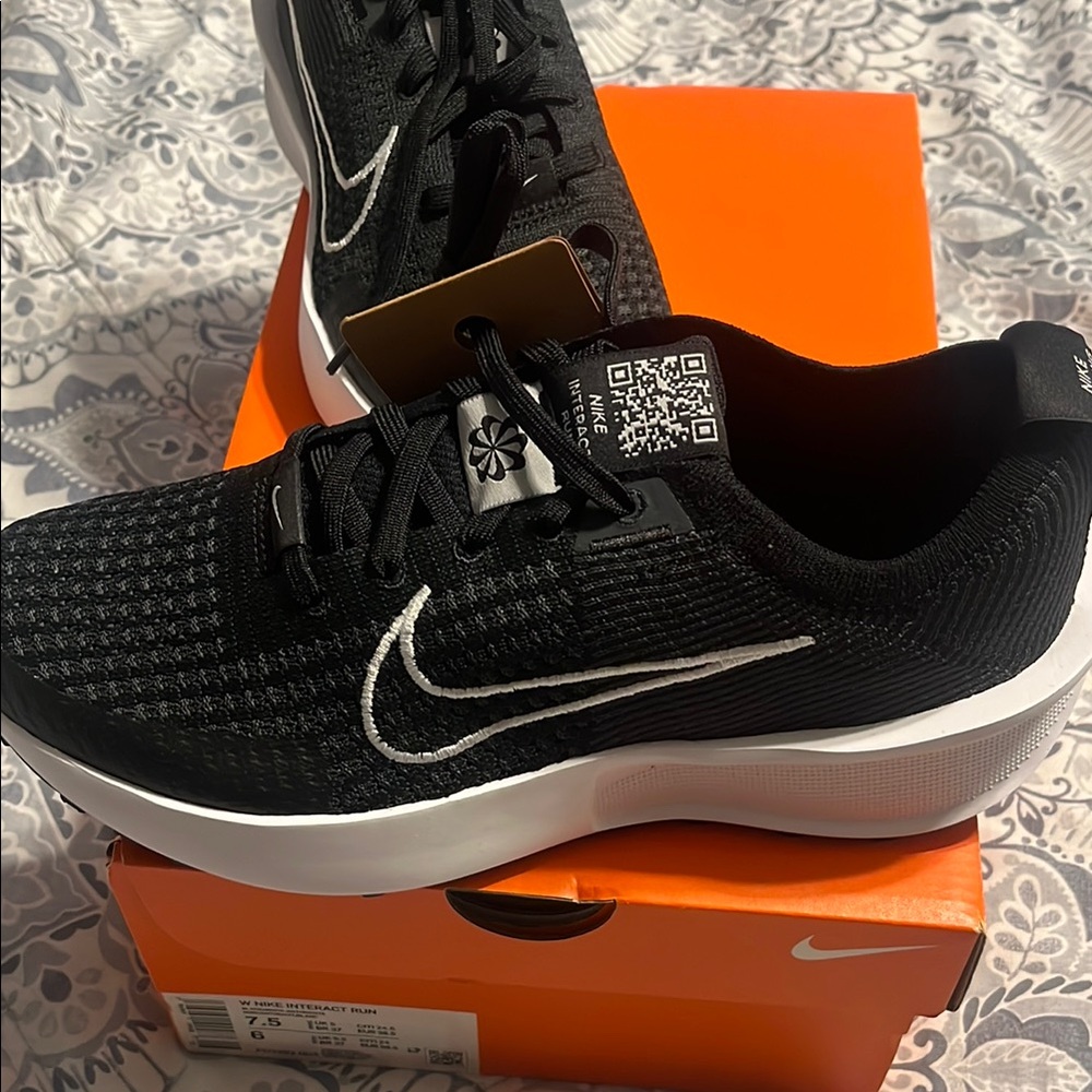Nike Interact Run Sneakers - Picture 4 of 4